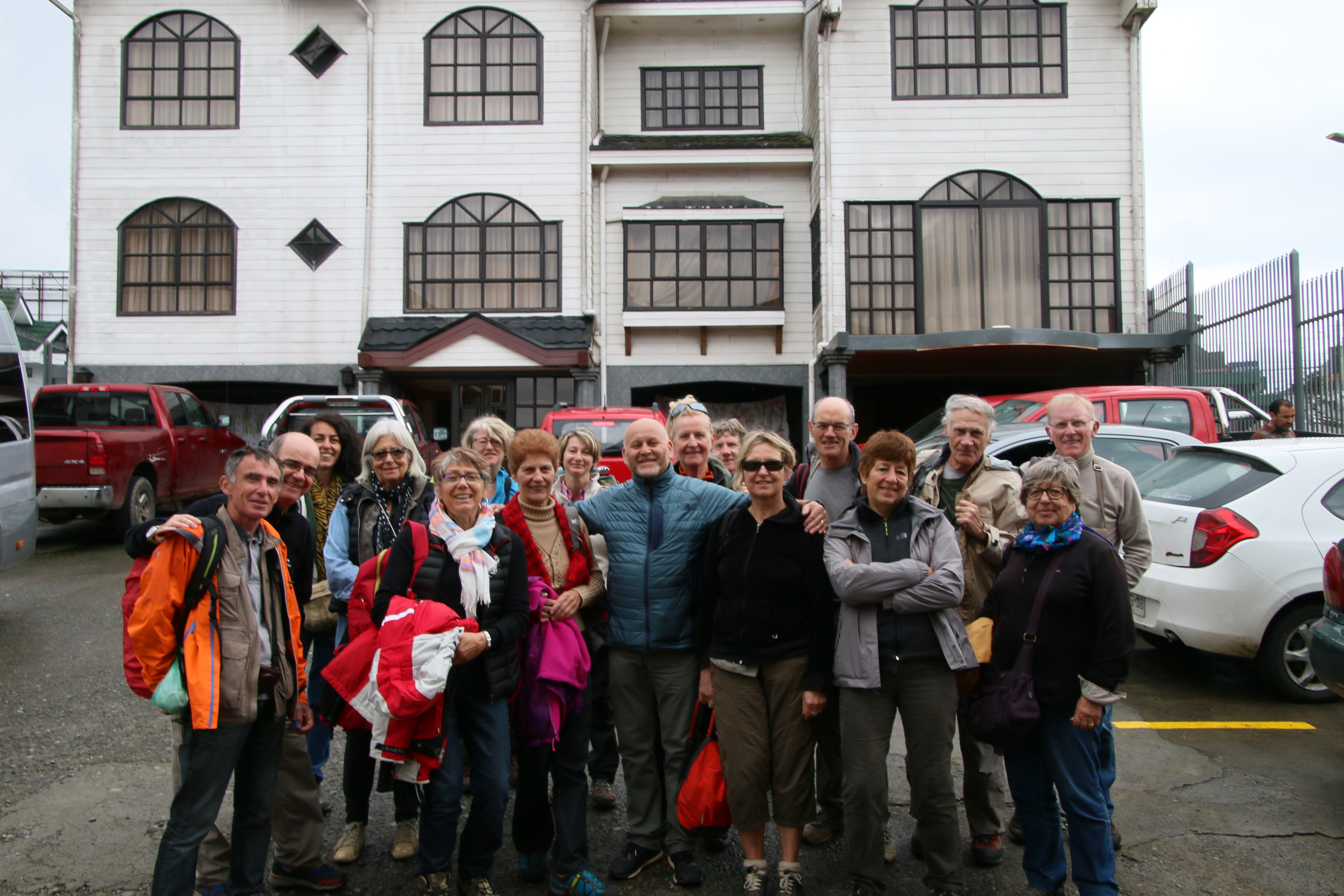 La troupe avec Hector notre chauffeur Hôtelier